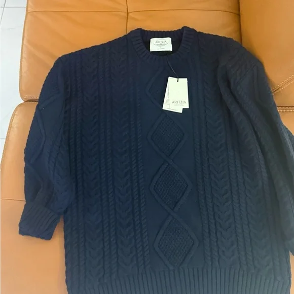 Aritizia Sweater - Picture 8 of 11